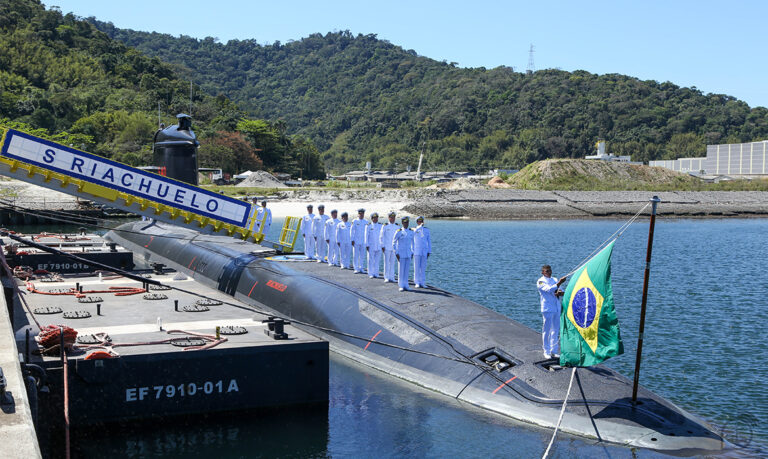 Marinha Do Brasil Recebe O Submarino Riachuelo S40 Poder Naval