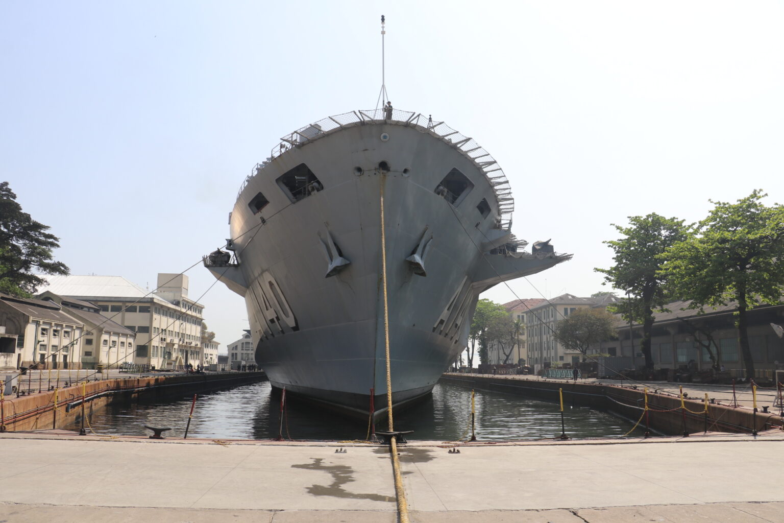 Docagem pioneira do NAM Atlântico no Arsenal de Marinha do Rio de