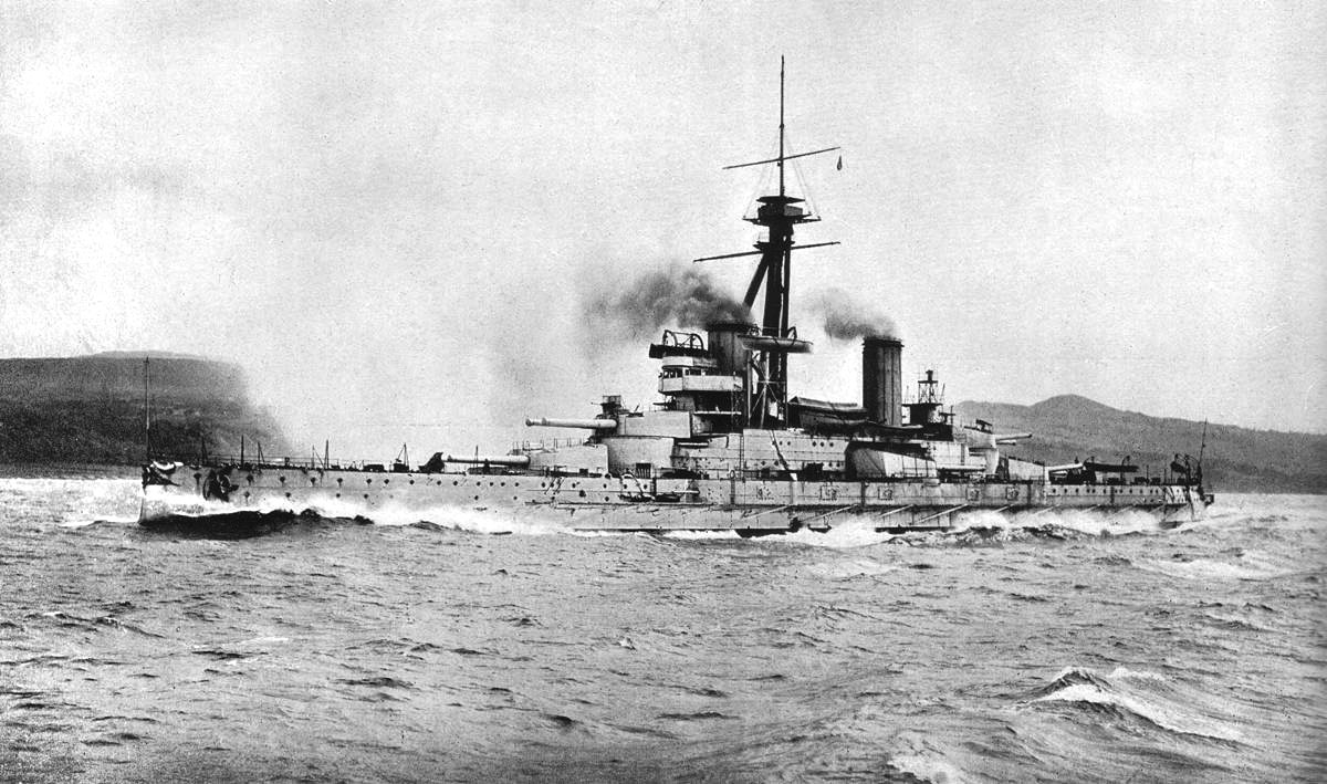 Brazilian_battleship_São_Paulo_trials