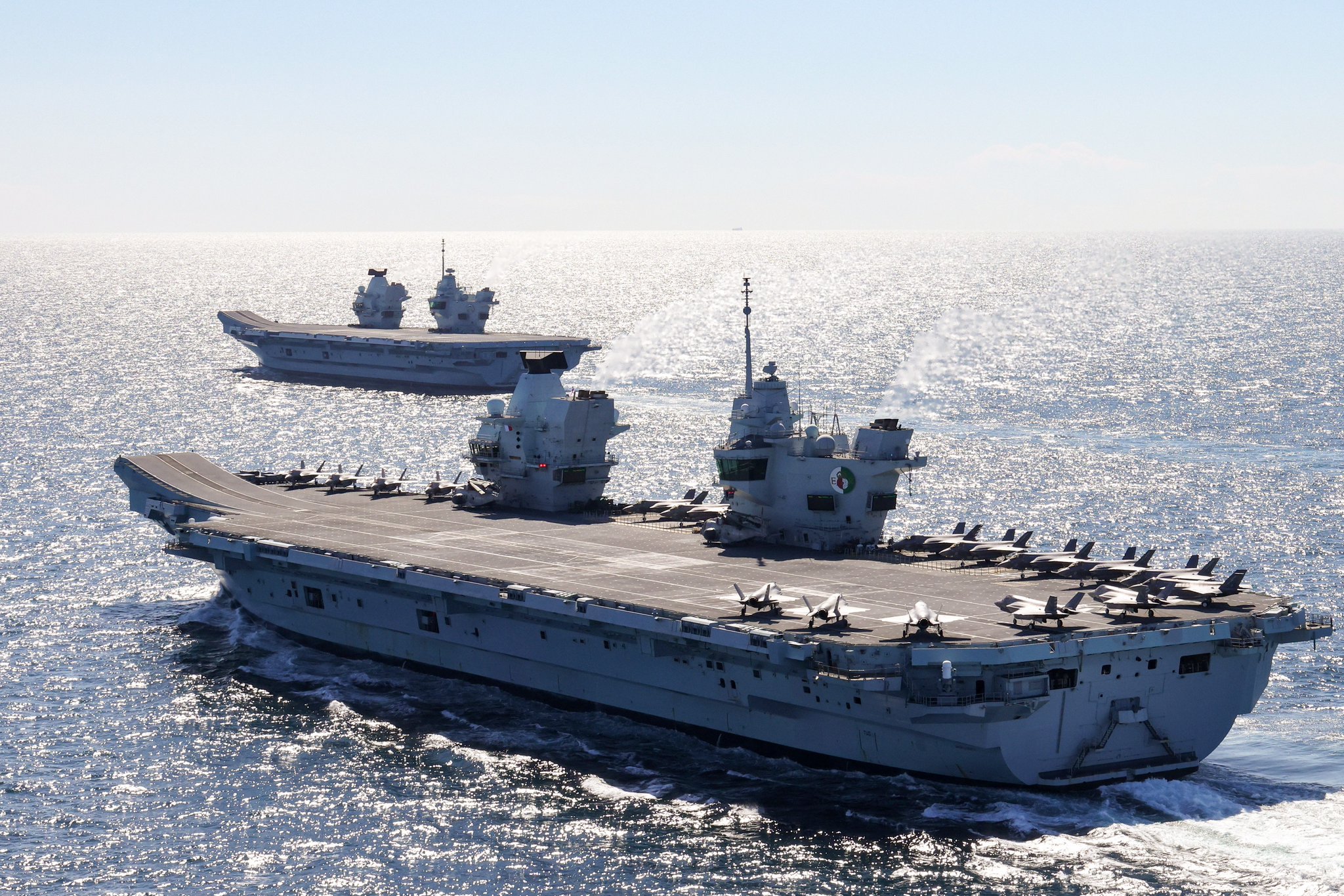 Gigantesco Porta Aviões HMS Queen Elizabeth é lançado na água [FOTOS]