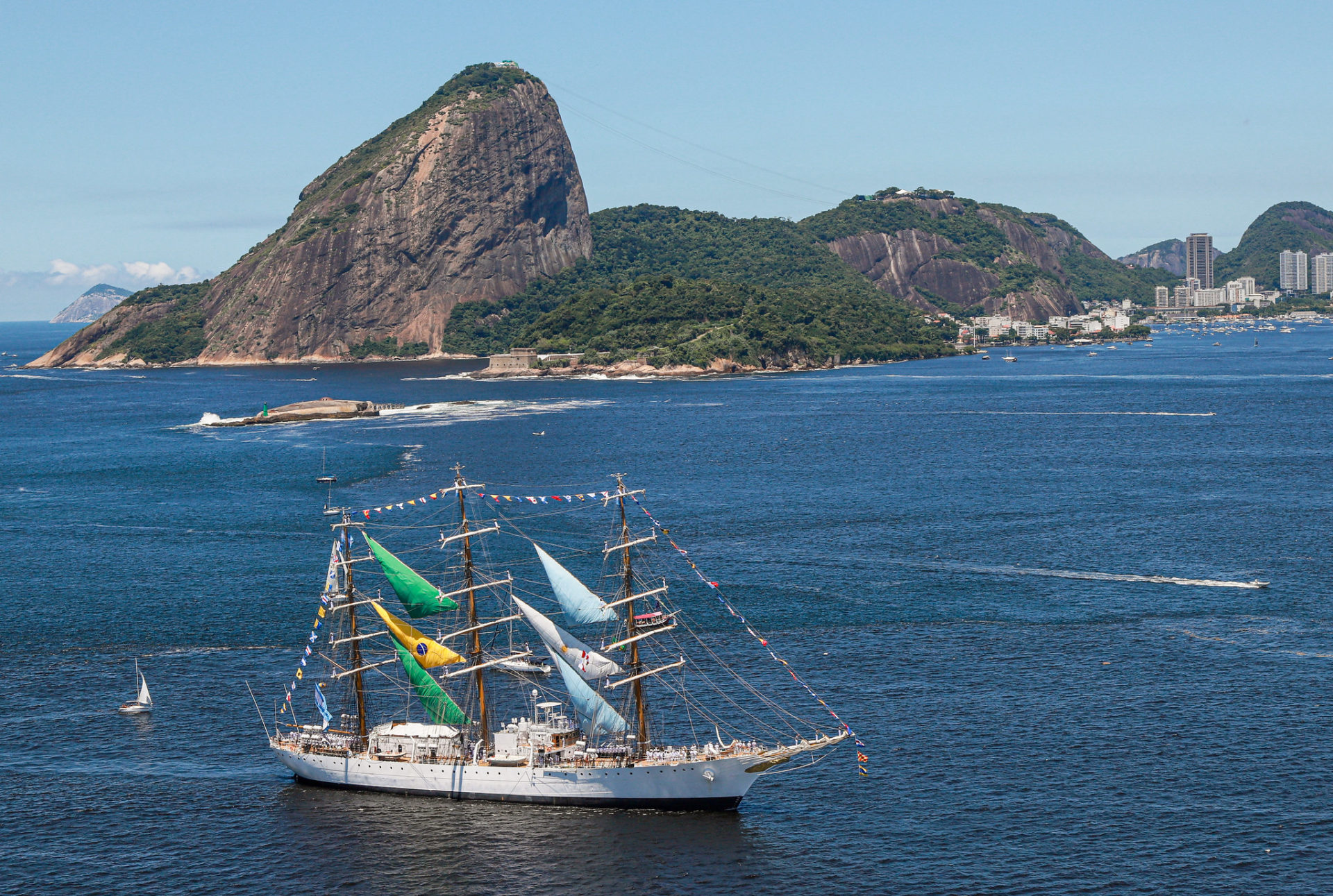 Desfile De Grandes Veleiros Marca Início Das Celebrações Do ...