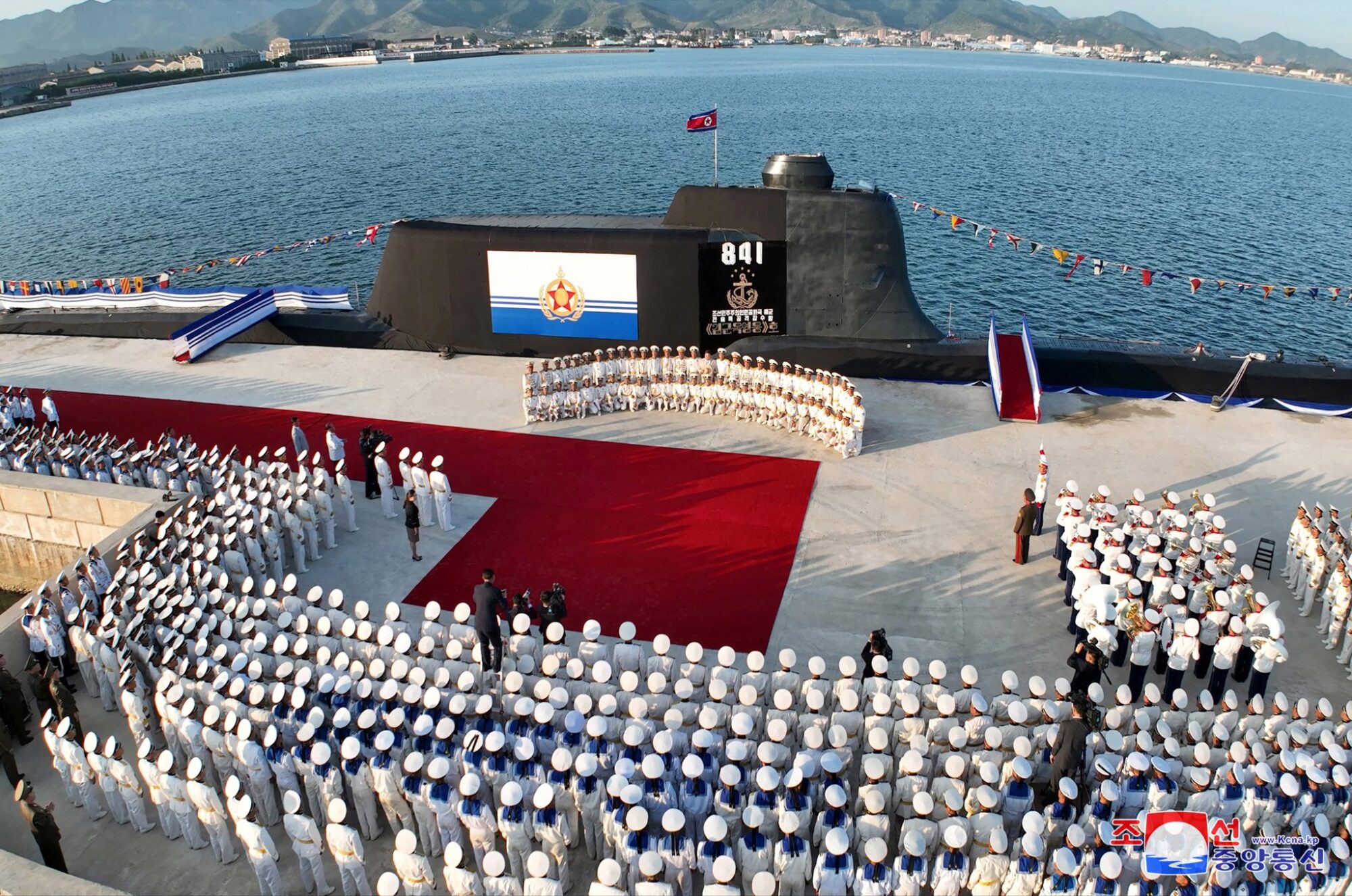 Coreia Do Norte Revela Primeiro Submarino Tático Com Armas Nucleares ...