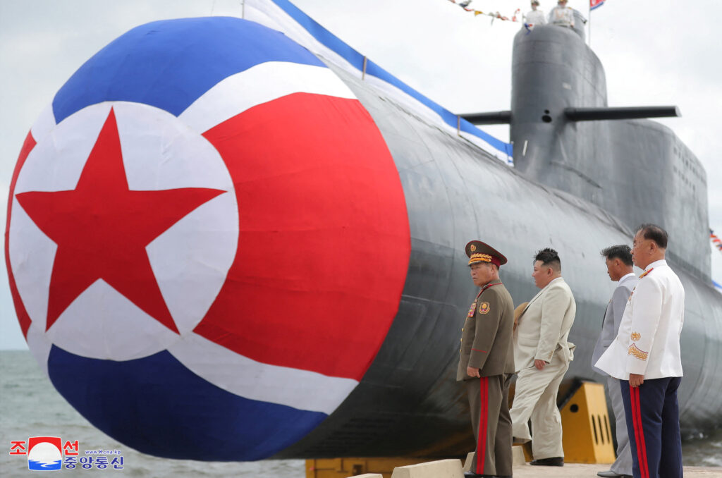 Coreia Do Norte Revela Primeiro Submarino Tático Com Armas Nucleares ...