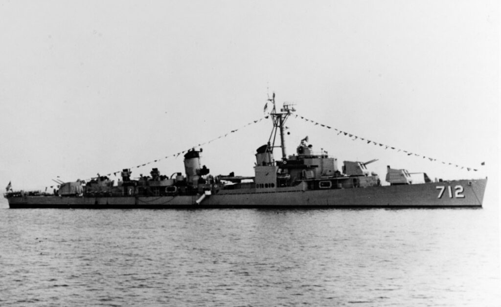 USS Gyatt, o primeiro destróier de mísseis guiados da Marinha dos EUA ...